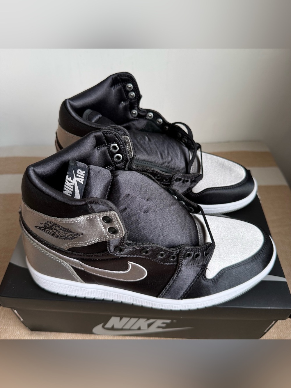 Nike Air Jordan 1 Mid - Black & Silver size 9.5 new